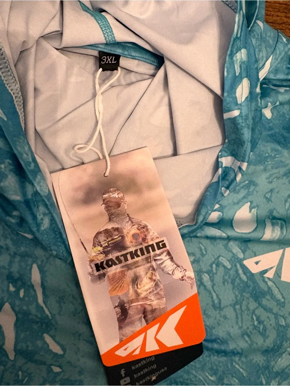 Lightweight Hooded Fishing Pullover— Teal & White